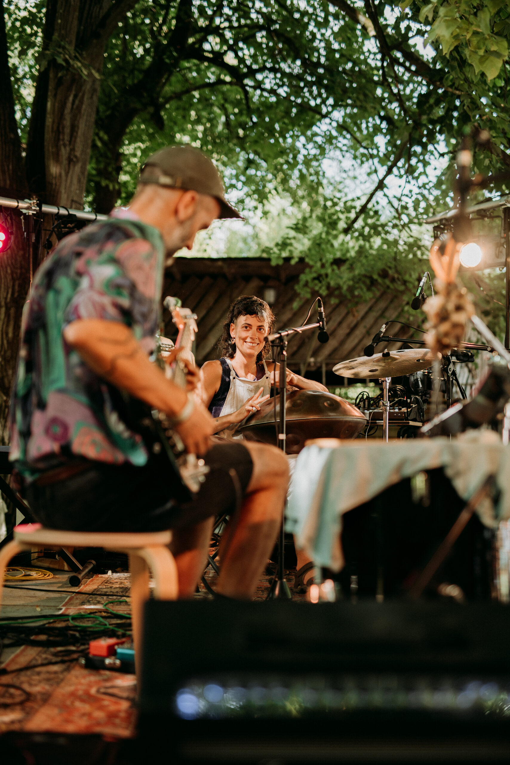 Gitarre und Schlagzeug live auf der Waldbühne