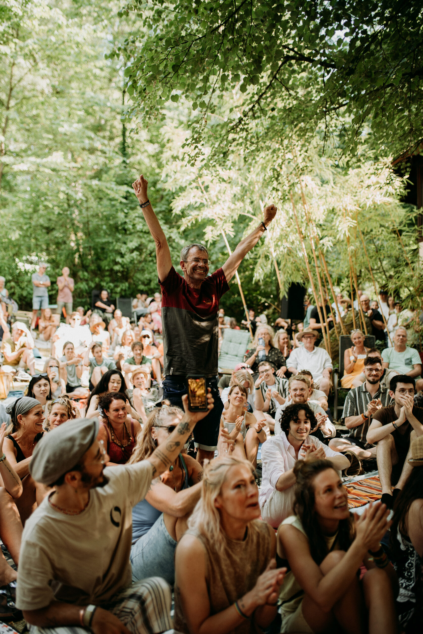 Jubelndes Publikum beim Konzert im Freien